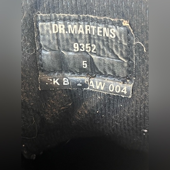 DR. MARTENS MEN'S 9352 BLACK GRUNGE COMBAT BOOTS - Picture 7 of 15